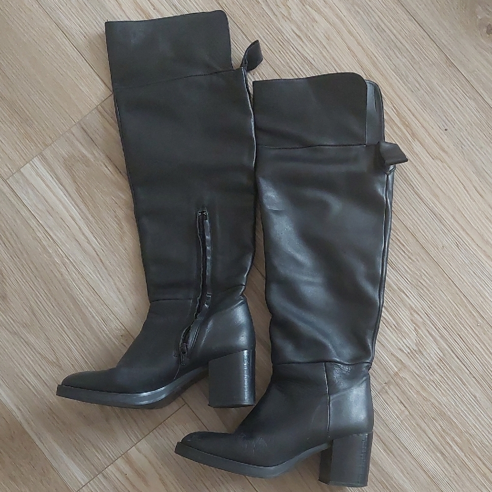 Women's Black Knee-High Boots